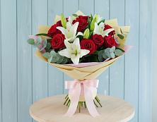 Букет цветов из:  Лилии и Розы в Гаджиево