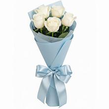Букет 5 Белых роз Проуд в Гаджиево