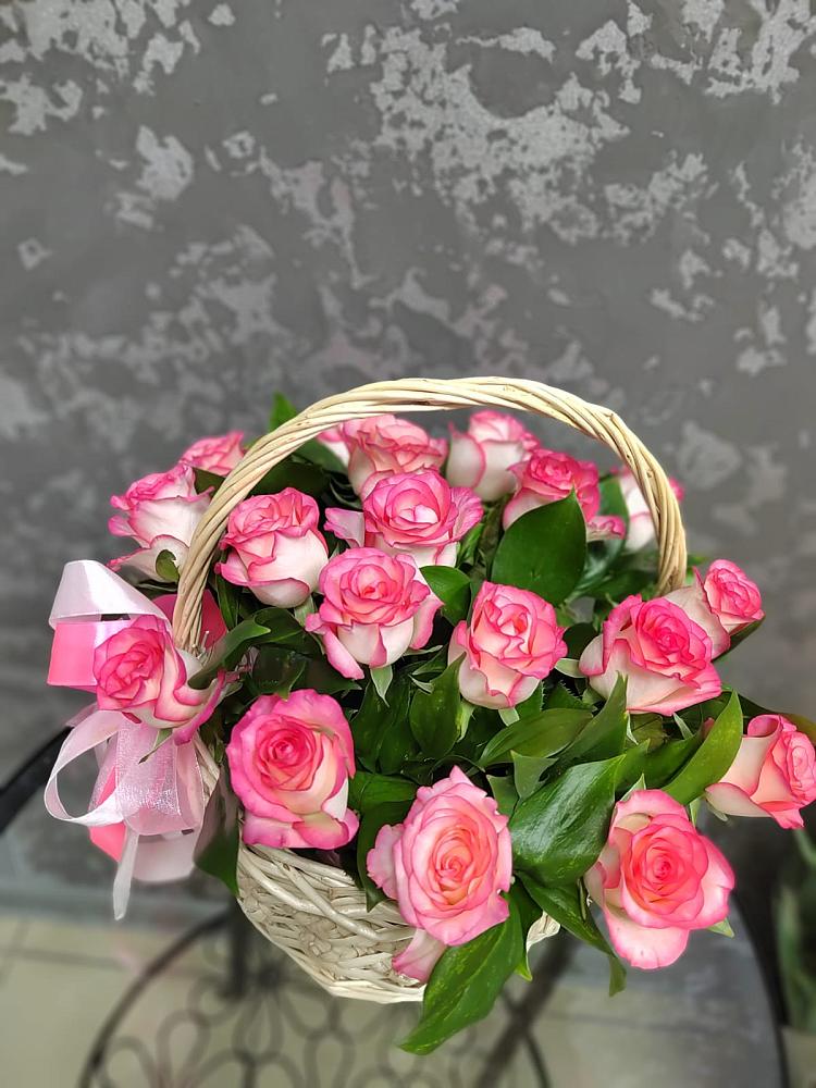 Цветочная композиция из Розы в корзине в Гаджиево