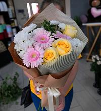 Букет цветов из:  Герберы, Розы и Хризантемы в Гаджиево