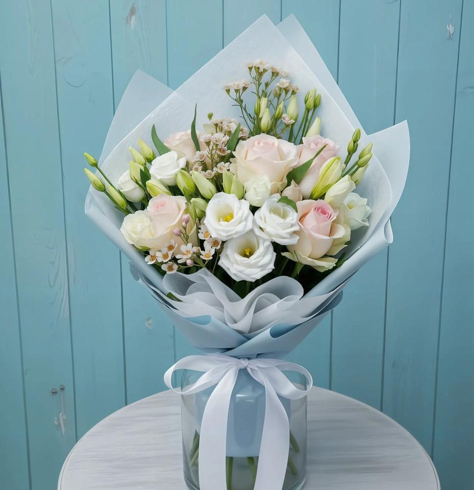 Букет цветов из: Розы и Лизиантусы в Гаджиево