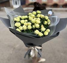 Букет Белые кустовые розы Солинеро в Гаджиево