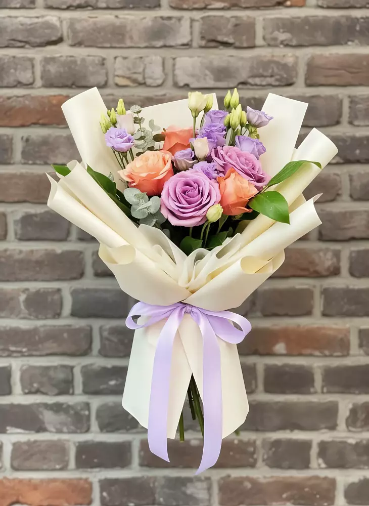 Букет цветов из: Лизиантусы и Розы в Гаджиево