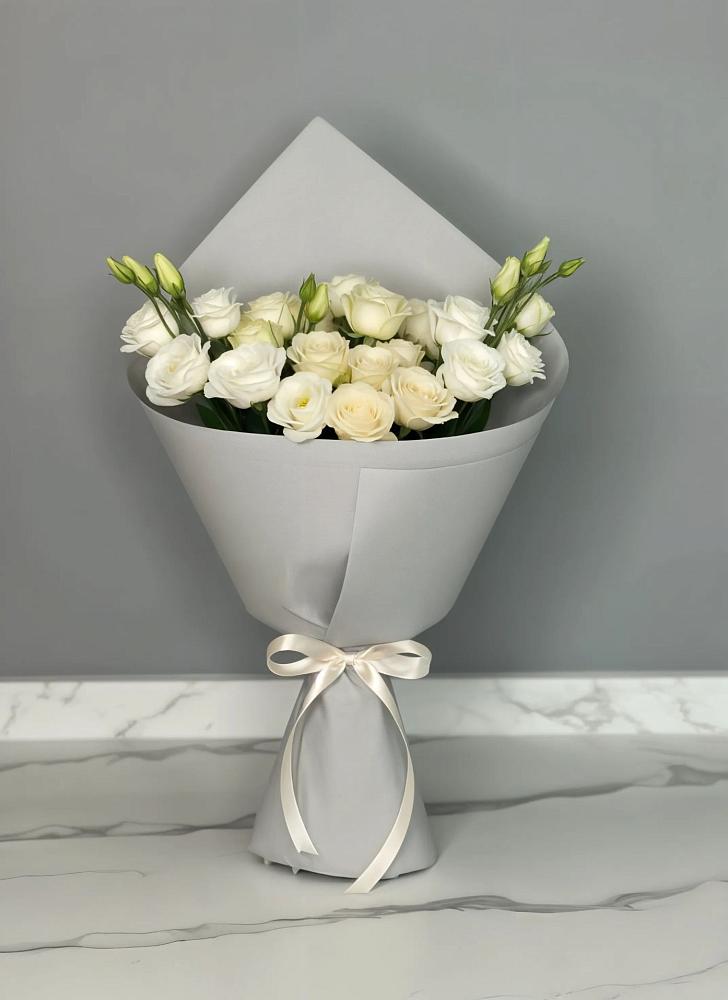 Букет цветов из: Розы и Лизиантусы в Гаджиево