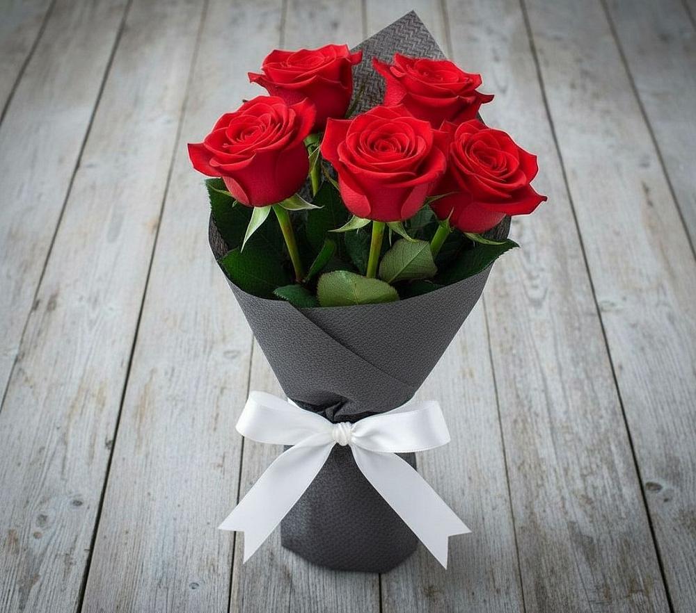 Букет 5 Красных роз Эдлесс Лав в Гаджиево
