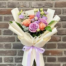 Букет цветов из:  Лизиантусы и Розы в Гаджиево