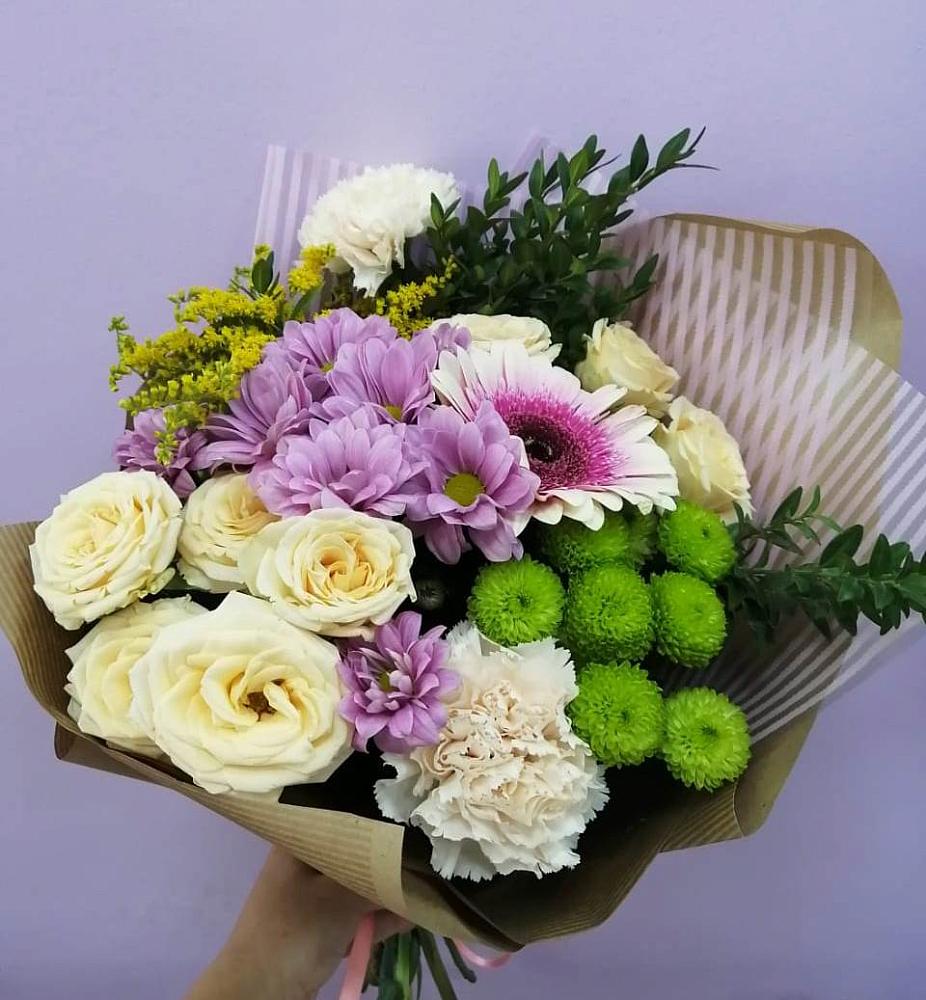 Букет цветов из: Хризантемы, Розы, Гвоздики и Герберы в Гаджиево