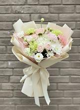 Букет цветов из:  Гвоздики, Розы, Лизиантусы и Хризантемы в Гаджиево