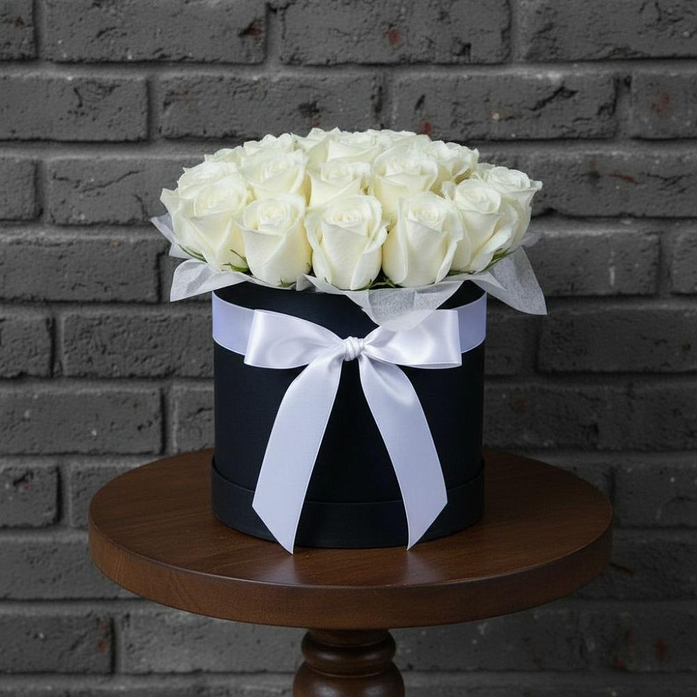 Цветочная композиция из Розы в шляпной коробке в Гаджиево