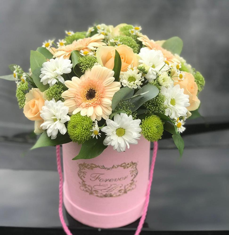 Цветочная композиция из Розы, Герберы и Хризантемы в шляпной коробке в Гаджиево