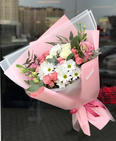 Букет цветов из: Розы, Лизиантусы и Хризантемы в Гаджиево