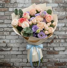 Букет цветов из:  Розы, Лизиантусы и Гвоздики в Гаджиево